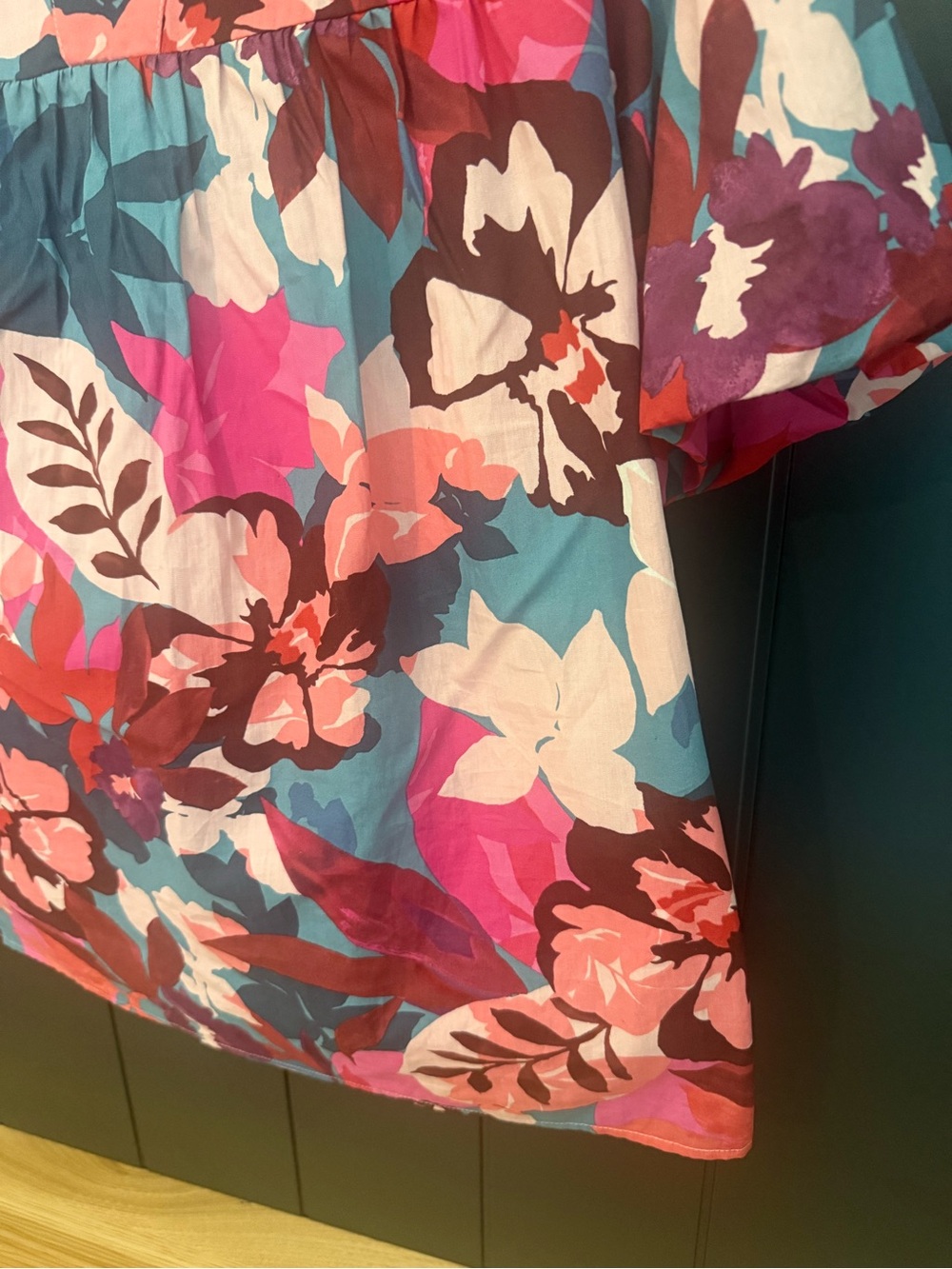 NEW Women’s Aloha Tropical Floral Short-Sleeve V-Neck Blouse Puff Sleeves - Picture 6 of 11
